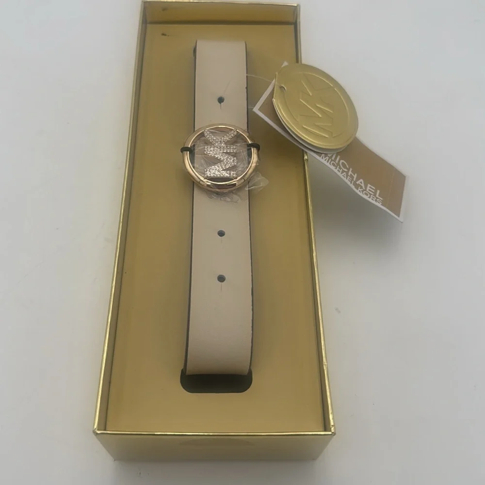 MICHAEL Michael Kors please zoom